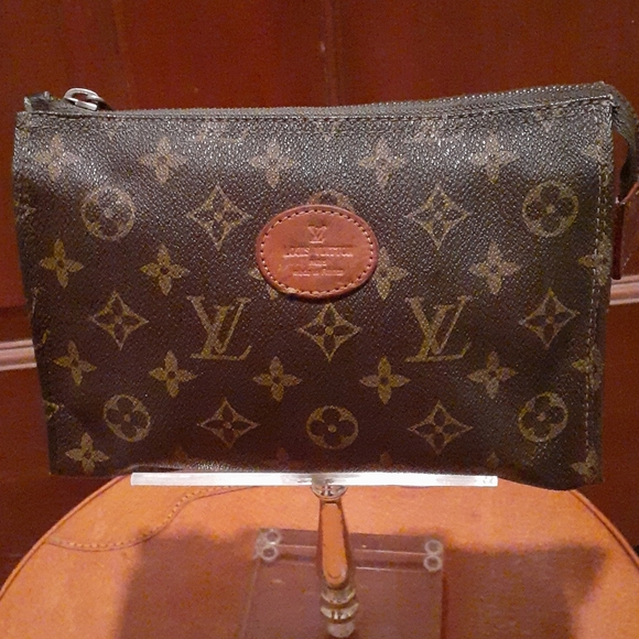 louis vuitton monogram pouch